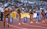 21 July 2022; Louise Shanahan of Ireland, second from left, before the Women's 800m heats during day seven of the World Athletics Championships at Hayward Field in Eugene, Oregon, USA. Photo by Sam Barnes/Sportsfile