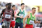 21 July 2022; Mark English of Ireland, centre, during the Men's 800m semi-final during day seven of the World Athletics Championships at Hayward Field in Eugene, Oregon, USA. Photo by Sam Barnes/Sportsfile