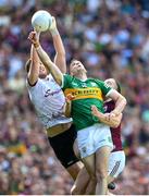 24 July 2022; Paul Geaney of Kerry in action against Galway goalkeeper Connor Gleeson, left, and Kieran Molloy of Galway during the GAA Football All-Ireland Senior Championship Final match between Kerry and Galway at Croke Park in Dublin. Photo by Stephen McCarthy/Sportsfile