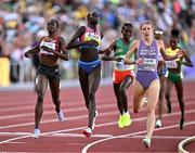 24 July 2022; Athing Mu of USA, centre, crosses the line to win the women's 800m final ahead of Mary Moraa, left, of kenya, and Keely Hodgkinson of Great Britain during day ten of the World Athletics Championships at Hayward Field in Eugene, Oregon, USA. Photo by Sam Barnes/Sportsfile