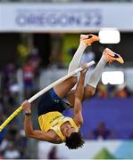 24 July 2022; Armand Duplantis of Sweden clears a world record height of 6.21m and winnig gold in the men's Pole Vault final during day ten of the World Athletics Championships at Hayward Field in Eugene, Oregon, USA. Photo by Sam Barnes/Sportsfile