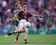 24 July 2022; Devin De Burca, Gaelscoil Mhic Amhlaigh, Cnoc na Cathrach, Co. Gaillimh, representing Galway, in action against Ruairí Collins, St Joseph’s PS, Bessbrook, Armagh, representing Kerry, during the INTO Cumann na mBunscol GAA Respect Exhibition Go Games at GAA All-Ireland Senior Football Championship Final match between Kerry and Galway at Croke Park in Dublin. Photo by Piaras Ó Mídheach/Sportsfile