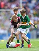 24 July 2022; Oisín Treacy, St Canices Co Ed, Granges Rd, Kilkenny, representing Galway, in action against Conor O' Brien, St. Pius X BNS, Terenure, Dublin, representing Kerry, left, and Ruairí Collins, St Joseph’s PS, Bessbrook, Armagh, representing Kerry, during the INTO Cumann na mBunscol GAA Respect Exhibition Go Games at GAA All-Ireland Senior Football Championship Final match between Kerry and Galway at Croke Park in Dublin. Photo by Piaras Ó Mídheach/Sportsfile