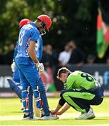 9 August 2022; Josh Little of Ireland ties the shoe lace of Ibrahim Zadran of Afghanistan during the Men's T20 International match between Ireland and Afghanistan at Stormont in Belfast. Photo by Ramsey Cardy/Sportsfile