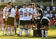 12 August 2022; Dundalk head coach Stephen O'Donnell, right, speaks to his players in a water break during the SSE Airtricity League Premier Division match between Bohemians and Dundalk at Dalymount Park in Dublin. Photo by Sam Barnes/Sportsfile