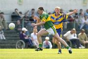 23 May 2004; Darragh O'Se, Kerry, in action against Ronan Slattery, Clare. Bank of Ireland Munster Senior Football Championship, Clare v Kerry, Cusack Park, Ennis, Co. Clare. Picture credit; Brendan Moran / SPORTSFILE