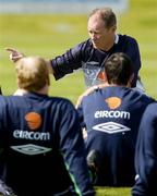 25 May 2004; Republic of Ireland manager Brian Kerr speaks to his players before a squad training session. Malahide Football Club, Mahlahide, Dublin. Picture credit; Damien Eagers / SPORTSFILE