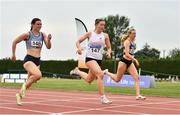 14 August 2022; Lauren Cadden of Sligo AC, centre, on her way to winning the premier women's 200m during the AAI National Outdoor League Final at Tullamore, Offaly. Photo by Sam Barnes/Sportsfile