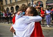 15 August 2022; Aleksandra Lisowska of Poland celebrates with her coach after winning the Women's Marathon during day 5 of the European Championships 2022 at the Odseonplatz in Munich, Germany. Photo by David Fitzgerald/Sportsfile