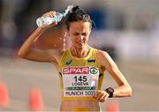 16 August 2022; Inna Loseva of Ukraine cools off during the Women's 35km Race Walk during day 6 of the European Championships 2022 at Odeonplatz in Munich, Germany. Photo by Ben McShane/Sportsfile