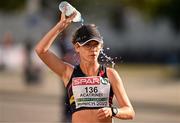 16 August 2022; Miheala Acatrinei of Romania cools off during the Women's 35km Race Walk during day 6 of the European Championships 2022 at Odeonplatz in Munich, Germany. Photo by Ben McShane/Sportsfile