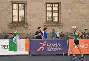 16 August 2022; An Ireland supporter encourages Brendan Boyce of Ireland as he competes in the Men's 35km Race Walk during day 6 of the European Championships 2022 at Odeonplatz in Munich, Germany. Photo by Ben McShane/Sportsfile