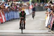 17 August 2022; Kelly Murphy of Ireland crosses the finish line in the Women's Individual Time Trial during day 7 in Fürstenfeldbruck, Germany. Photo by Ben McShane/Sportsfile