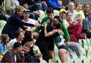 19 August 2022; Louise Shanahan of Ireland celebrates with her father Ray after finishing 3rd to qualify for the Women's 800m Final during day 9 of the European Championships 2022 at the Olympiastadion in Munich, Germany. Photo by Ben McShane/Sportsfile