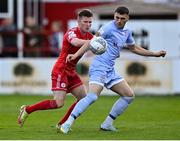 29 August 2022; Ryan Graydon of Derry City in action against Conor Kane of Shellbourne during the SSE Airtricity League Premier Division match between Shelbourne and Derry City at Tolka Park in Dublin. Photo by Piaras Ó Mídheach/Sportsfile