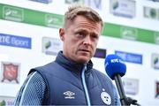 2 September 2022; Shelbourne manager Damien Duff is interviewed by RTÉ before the SSE Airtricity League Premier Division match between Dundalk and Shelbourne at Casey's Field in Dundalk, Louth. Photo by Ben McShane/Sportsfile