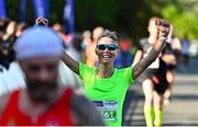 17 September 2022; Jan Corcoran of Le Cheile Athletic Club approaches the finish line to finish as third female at the Irish Life Dublin Half Marathon on Saturday 17th of September in the Phoenix Park, Dublin. Photo by Sam Barnes/Sportsfile