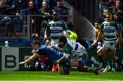 23 September 2022; Luke McGrath of Leinster scores his side's sixth try despite the tackle of Federico Zani of Benetton during the United Rugby Championship match between Leinster and Benetton at the RDS Arena in Dublin. Photo by Harry Murphy/Sportsfile