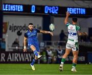 23 September 2022; Robbie Henshaw of Leinster in action against Marco Zanon of Benetton during the United Rugby Championship match between Leinster and Benetton at the RDS Arena in Dublin. Photo by Brendan Moran/Sportsfile