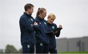4 October 2022; StatSports technician Niamh McDaid, centre, with manager Vera Pauw, right, and assistant manager Tom Elms during a Republic of Ireland Women training session at the FAI National Training Centre in Abbotstown, Dublin. Photo by Stephen McCarthy/Sportsfile