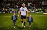 30 October 2022; Shamrock Rovers goalkeeer Alan Mannus with sons Mason, left, and Cameron after the SSE Airtricity League Premier Division match between Shamrock Rovers and Derry City at Tallaght Stadium in Dublin. Photo by Ramsey Cardy/Sportsfile