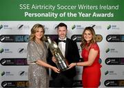 14 January 2023; SSE Airtricity sponsorship and marketing manager Leanne Sheill, left, and SSE Airtricity brand, advertising and sponsorship lead Ashley Morrow, right, with Men's Personality of the Year award recipient Shamrock Rovers manager Stephen Bradley during the SSE Airtricity / Soccer Writers Ireland Awards 2022 at The Clayton Hotel in Dublin. Photo by Stephen McCarthy/Sportsfile