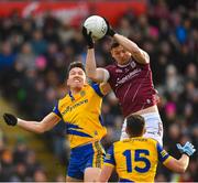 5 February 2023; Mathew Barrett of Galway in action against Tadhg O’Rourke of Roscommon during the Allianz Football League Division 1 match between Galway and Roscommon at Pearse Stadium in Galway. Photo by Ray Ryan/Sportsfile