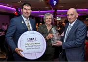 10 February 2023; Domo Murtagh, Navan O’Mahony's, Meath, right, is presented with the Lulu Carroll award, Overall Volunteer of the Year award winner, by Ladies Gaelic Football Association President Mícheál Naughton and Angela Carroll, mother of the late Lulu Carroll, at the 2022 LGFA Volunteer of the Year awards night at Croke Park in Dublin. Photo by Piaras Ó Mídheach/Sportsfile