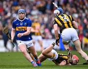 12 February 2023; Alan Tynan of Tipperary gets away from Huw Lawlor, 3, and Cillian Buckley of Kilkenny during the Allianz Hurling League Division 1 Group B match between Kilkenny and Tipperary at UPMC Nowlan Park in Kilkenny. Photo by Piaras Ó Mídheach/Sportsfile