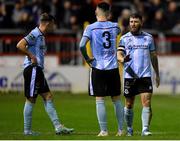 17 February 2023; Gary Deegan of Drogheda United, right, issues instruction to teammates Dayle Rooney, left, and Evan Weir during the SSE Airtricity Men's Premier Division match between Shelbourne and Drogheda United at Tolka Park in Dublin. Photo by Tyler Miller/Sportsfile
