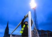 6 March 2023; Groundman Jamie McGivern puts up a net before the SSE Airtricity Men's Premier Division match between Bohemians and Drogheda United at Dalymount Park in Dublin. Photo by Harry Murphy/Sportsfile