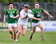 26 March 2023; Kevin O'Callaghan of Kildare in action against Aaron Lynch, left, and Cillian O’Sullivan of Meath during the Allianz Football League Division 2 match between Kildare and Meath at St Conleth's Park in Newbridge, Kildare. Photo by Piaras Ó Mídheach/Sportsfile