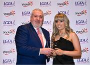 31 March 2023; Lauren Boyle of DKIT receives her Yoplait Rising Stars award from Ladies HEC chairperson Daniel Caldwell at the 2022 Yoplait HEC All Stars evening, at the Dublin Bonnington Hotel in Dublin. Photo by Piaras Ó Mídheach/Sportsfile