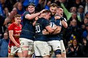 7 April 2023; Scott Penny of Leinster, centre, celebrates with team-mates after scoring his side's fifth try during the Heineken Champions Cup quarter-final match between Leinster and Leicester Tigers at the Aviva Stadium in Dublin. Photo by Sam Barnes/Sportsfile