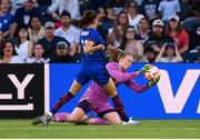 11 April 2023; Republic of Ireland goalkeeper Courtney Brosnan makes a save ahead of Alex Morgan of United States during the women's international friendly match between USA and Republic of Ireland at CITYPARK in St Louis, Missouri, USA. Photo by Stephen McCarthy/Sportsfile