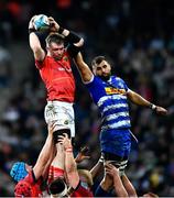 27 May 2023; Peter O’Mahony of Munster wins a lineout from Ruben van Heerden of DHL Stormers during the United Rugby Championship Final match between DHL Stormers and Munster at DHL Stadium in Cape Town, South Africa. Photo by Ashley Vlotman/Sportsfile