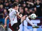 23 June 2023; Louie Annesley of Dundalk in action against Freddie Draper of Drogheda United during the SSE Airtricity Men's Premier Division match between Drogheda United and Dundalk at Weaver's Park in Drogheda, Louth. Photo by Piaras Ó Mídheach/Sportsfile