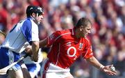 27 June 2004; Diarmuid O'Sullivan, Cork, in action against Paul Flynn, Waterford. Guinness Munster Senior Hurling Championship Final, Cork v Waterford, Semple Stadium, Thurles, Co. Tipperary. Picture credit; Ray McManus / SPORTSFILE