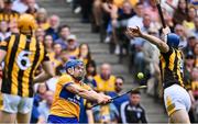 9 July 2023; Shane O'Donnell of Clare shoots under pressure fro Huw Lawlor of Kilkenny during the GAA Hurling All-Ireland Senior Championship semi-final match between Kilkenny and Clare at Croke Park in Dublin. Photo by Piaras Ó Mídheach/Sportsfile