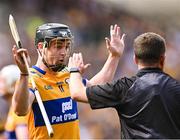 9 July 2023; Tony Kelly of Clare with referee Colm Lyons during the GAA Hurling All-Ireland Senior Championship semi-final match between Kilkenny and Clare at Croke Park in Dublin. Photo by Piaras Ó Mídheach/Sportsfile