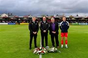 28 July 2023; Luke Byrne of Shelbourne, right, FAI vice president Paul Cooke, second from right, and LOI operations manager Cliff Henry, left, present a wreath to Cork City Chief Operating Officer Eanna Buckley, in memory of the late Ciaran Keathing, father of Cork City player Ruairi Keating, before the SSE Airtricity Men's Premier Division match between Cork City and Shelbourne at Turner's Cross in Cork. Photo by Eóin Noonan/Sportsfile
