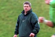 16 March 1998; Head coach Warren Gatland during Ireland rugby squad training at the University of Limerick in Limerick. Photo by David Maher/Sportsfile