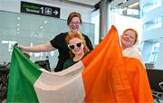 7 August 2023; The 2023 Irish World Para Swimming Championships swimmer Dearbhaile Brady poses for a photograph with her mother Brigid, left, and sister Sarah at Dublin Airport on Team Ireland's return from the 2023 World Para Swimming Championships in Manchester. Photo by Tyler Miller/Sportsfile