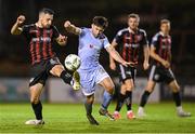 25 August 2023; Jordan Flores of Bohemians in action against Adam O'Reilly of Derry City during the SSE Airtricity Men's Premier Division match between Bohemians and Derry City at Dalymount Park in Dublin. Photo by Stephen McCarthy/Sportsfile