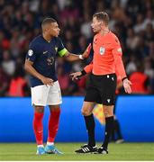 7 September 2023; /Kylian Mbappé of France remonstrates with referee Urs Schnyder during the UEFA EURO 2024 Championship qualifying group B match between France and Republic of Ireland at Parc des Princes in Paris, France. Photo by Seb Daly/Sportsfile