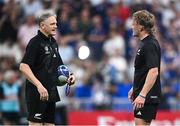 8 September 2023; New Zealand attack coach Joe Schmidt speaks to Damian McKenzie of New Zealand during the 2023 Rugby World Cup Pool A match between France and New Zealand at the Stade de France in Paris, France. Photo by Harry Murphy/Sportsfile