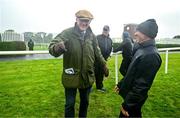 27 September 2023; Captains Willie Mullins, left, and Frankie Dettori in the parade ring before the Barney Curley Cup at Bellewstown Racecourse in Meath. Photo by Eóin Noonan/Sportsfile