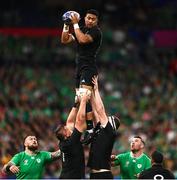14 October 2023; Ardie Savea of New Zealand takes possession in a lineout the 2023 Rugby World Cup quarter-final match between Ireland and New Zealand at the Stade de France in Paris, France. Photo by Harry Murphy/Sportsfile