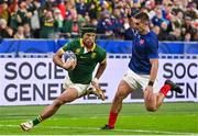 15 October 2023; Kurt-Lee Arendse of South Africa on his way to score his side's first try during the 2023 Rugby World Cup quarter-final match between France and South Africa at the Stade de France in Paris, France. Photo by Ramsey Cardy/Sportsfile