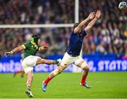 15 October 2023; Cheslin Kolbe of South Africa in action against Gregory Alldritt of France during the 2023 Rugby World Cup quarter-final match between France and South Africa at the Stade de France in Paris, France. Photo by Ramsey Cardy/Sportsfile